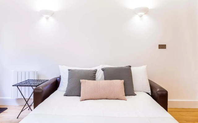 Bright & Comfortable Angel Apartment