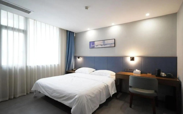 Liangjing Grand Hotel (Jingdezhen People's Square & Yuyaochang Park)