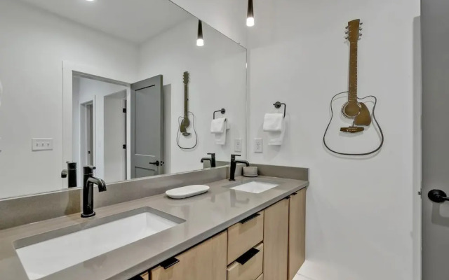 Euphony-designer Furnishings-5 Mins to Broadway