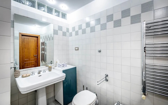 YiD elegant near tramvia