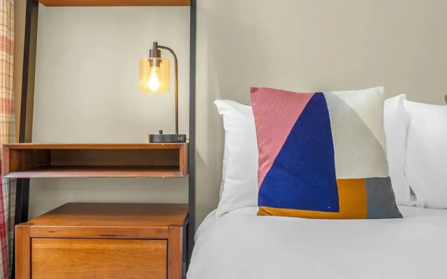 Stylish Elegance in City s Heart