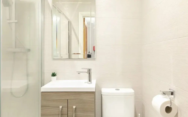 11 Helena House Business Apartment