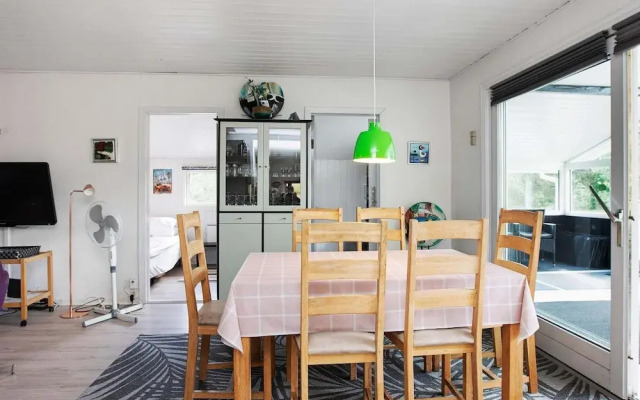 6 Person Holiday Home in Blavand