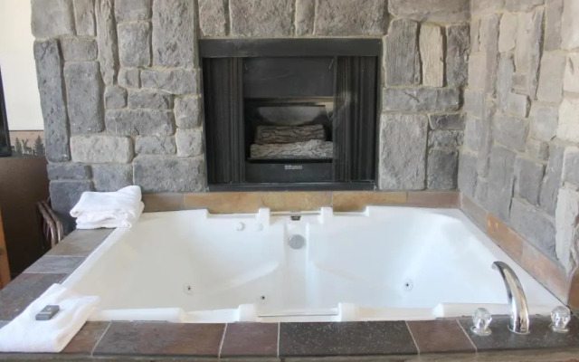 Rodeway Inn & Suites Fireside Lodge