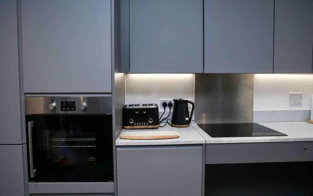 Charming 3-bed Apartment in London