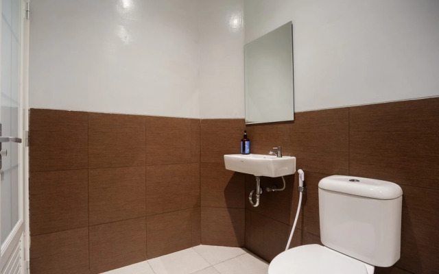 Urbanview Hotel Groovy Inn Tangerang