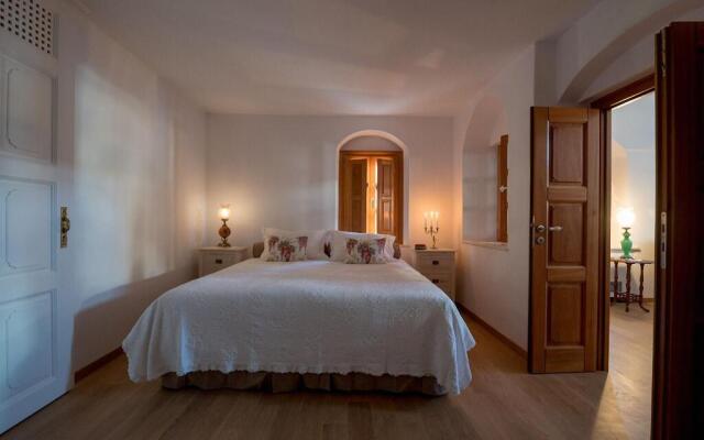 Casasantantonio 18th Century Luxury Mansion