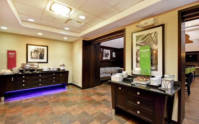 Hampton Inn & Suites Detroit-Canton