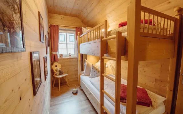 Chalet Near Lake Grundlsee & Ski Lift