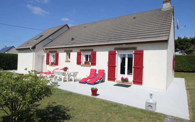 Snug holiday home in Denneville Plage near beach