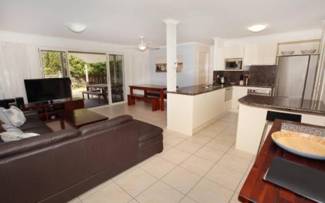 Unit 9 Marcoola Shores 1 Flindersia Street Marcoola, 500 BOND, LINEN INCLUDED – Guest Rooms – Marcoola
