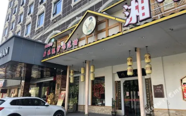 Borrman Hotel (Huizhou Zhongkai bus station)