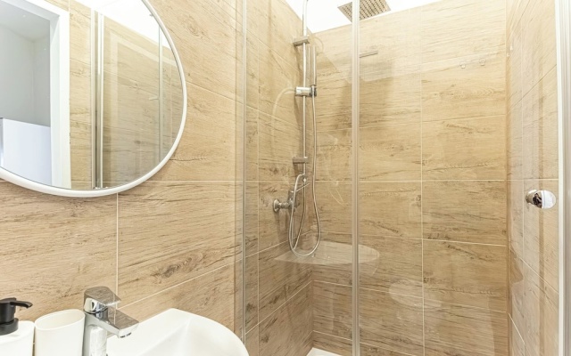 Chic 1BR Apt Walk to Vienna Sights