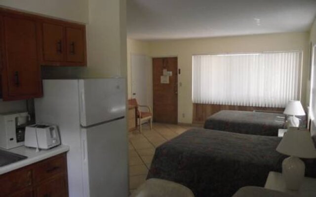 SunDeck Motel & Apartments