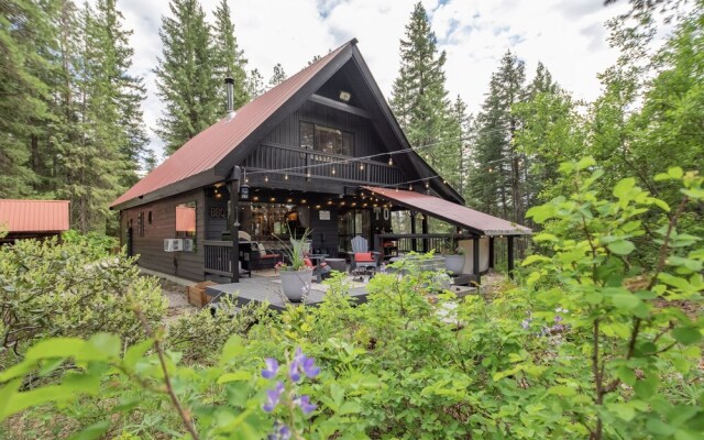 Thyme Out 2 Bedroom Home by NW Comfy Cabins by RedAwning