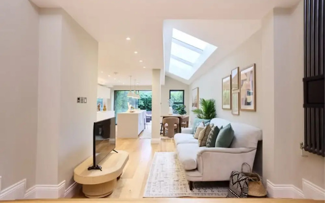 The Latimer Wonder - Stunning 5bdr House With Garden