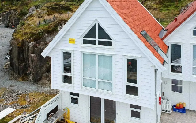 6 Person Holiday Home in Urangsvag