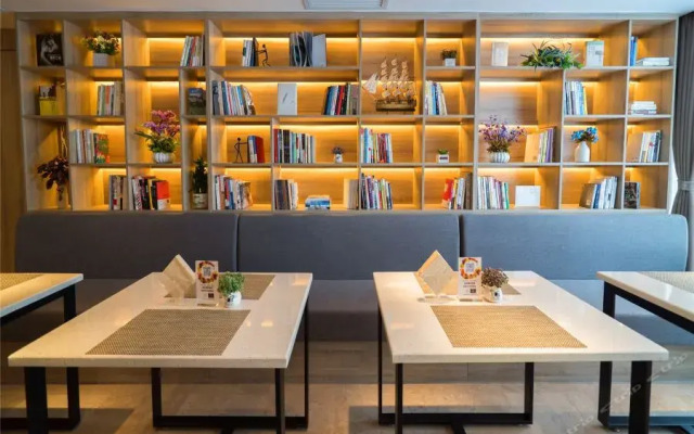 Atour Hotel Hanzhong High-Speed Railway Station