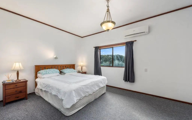 Courtside Quarters - Waihi Beach Holiday Home – Guest Rooms – Waihi Beach