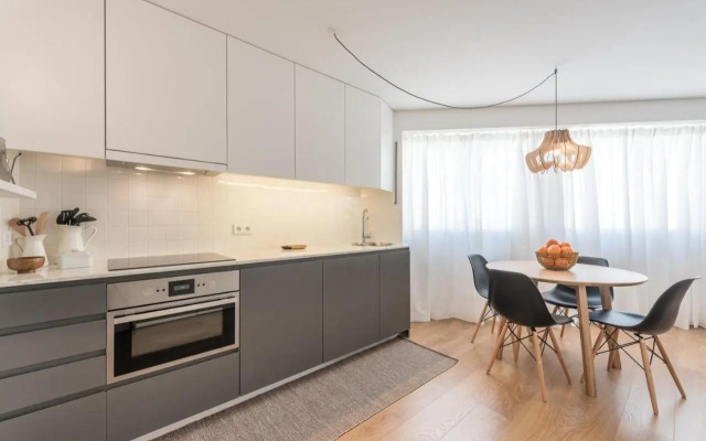 GuestReady - Orange Basket Flat