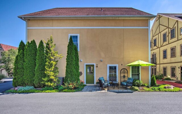 Unique Townhouse in Bavarian-style Neighborhood!