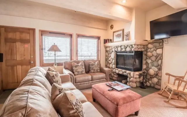 The Christophe 704 - 1 Bdrm - Great Hiking & Mtn Biking! Condo