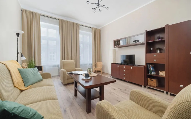 Wroclaw Apartment With Desk by Renters