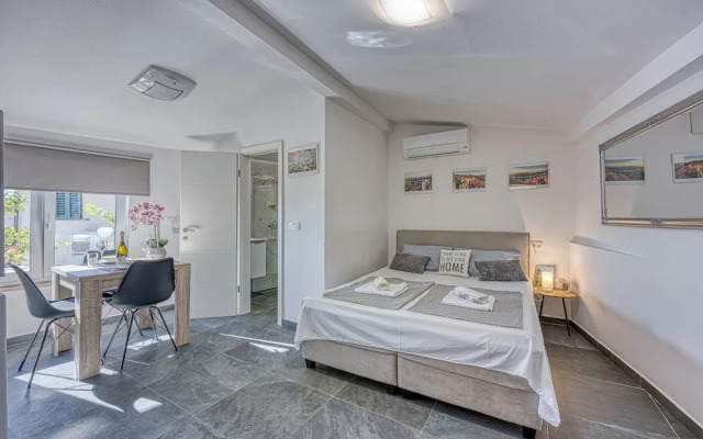 Honeymoon Suite Črni Kal