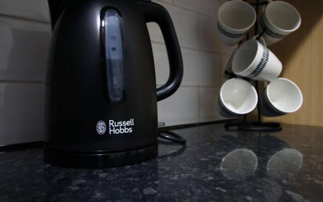 Stylish Home in Port Tennant - 4BR Free Parking!