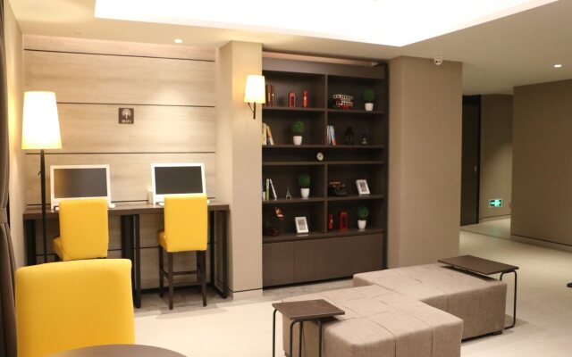 Homeinn Plus Shanghai People Square East Jinling Road Hotel
