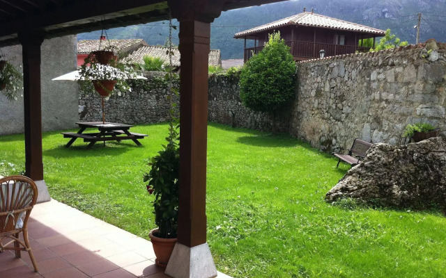Hotel Rural El Texeu