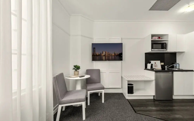 Studio Stay in Brisbane CBD Hotel Building