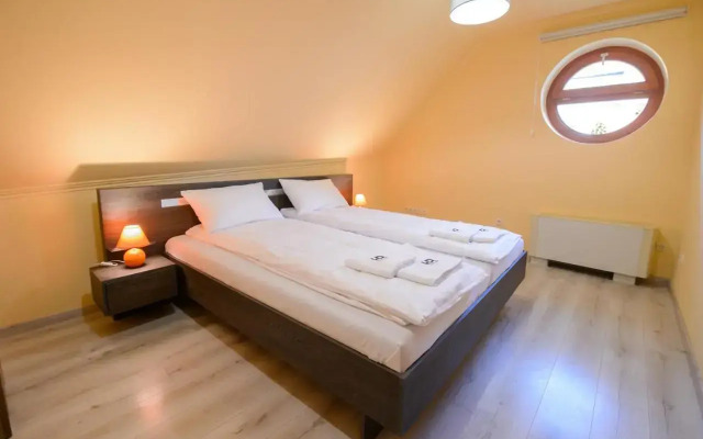 HR Apartmanház