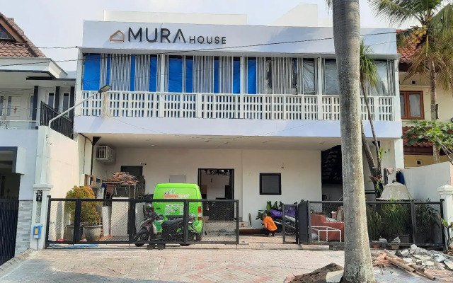 OYO 90470 Mura House Syariah