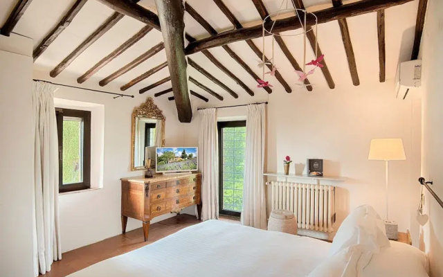 Exclusive Villa & Winery for 4 Persons