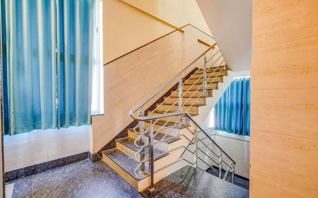 Fabhotel Grand Vista Inn