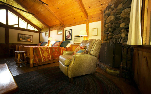 Orchard Canyon on Oak Creek