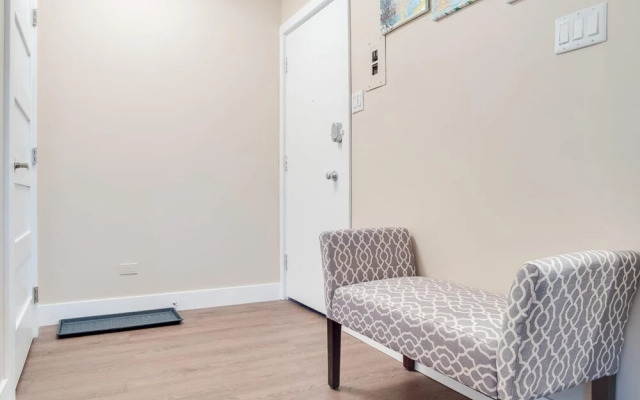 Gorgeous 2Br Condo w Parking Patio Coffee