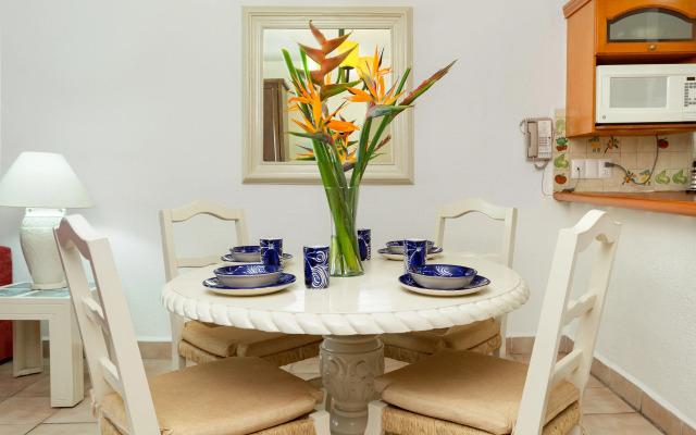 Villa del Palmar Residences