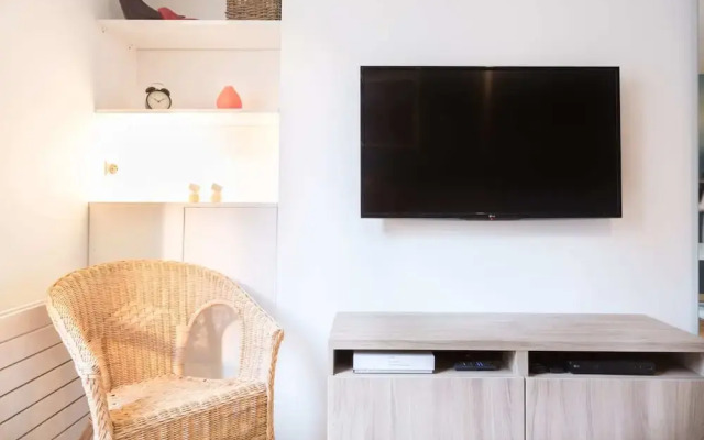 Vibrant Studio for 4 Near Gare de L'est