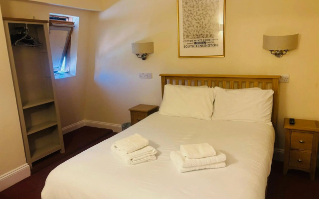 Rothwell House Hotel .