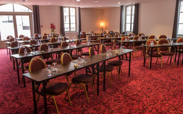 Mercure Maintenon