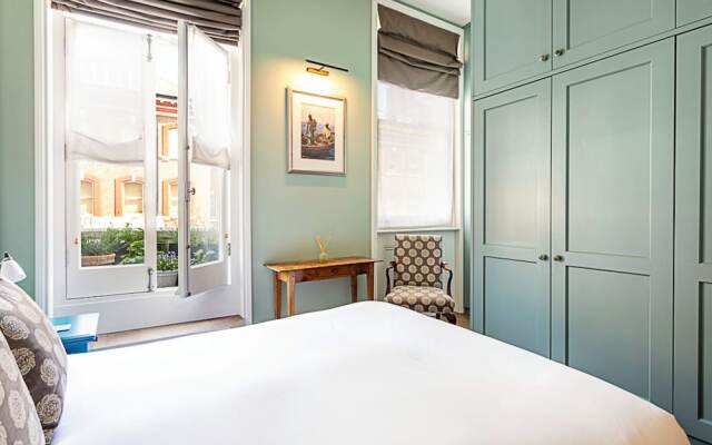 Well-designed Chelsea Flat