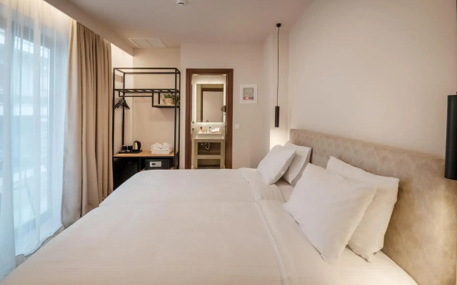 IRA Hotel