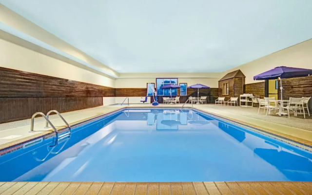 Blaine Town Inn & Suites