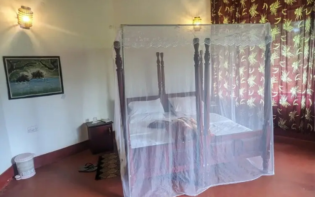 Cwmbale Eco-Tourist Lodge