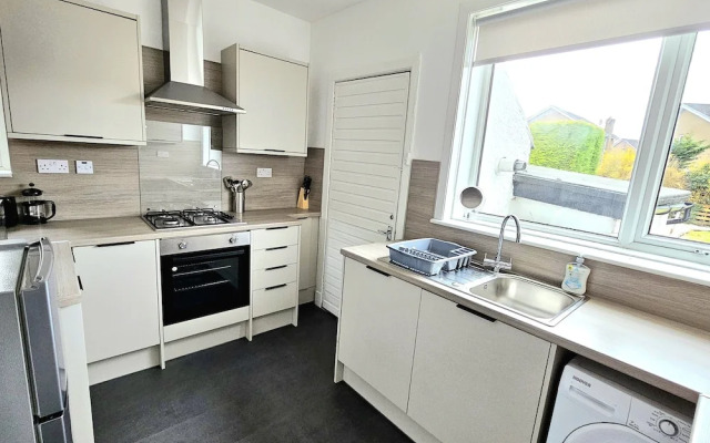Charming 3-Bed Oasis-free parking