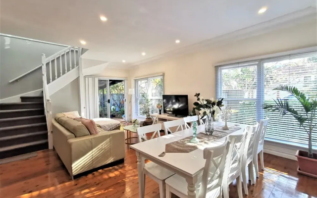 Comfy 4 Bedroms Corner House