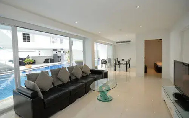 Sunset Plaza Apartment