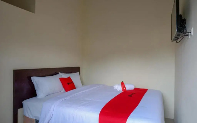 RedDoorz near Stadion 45 Karanganyar